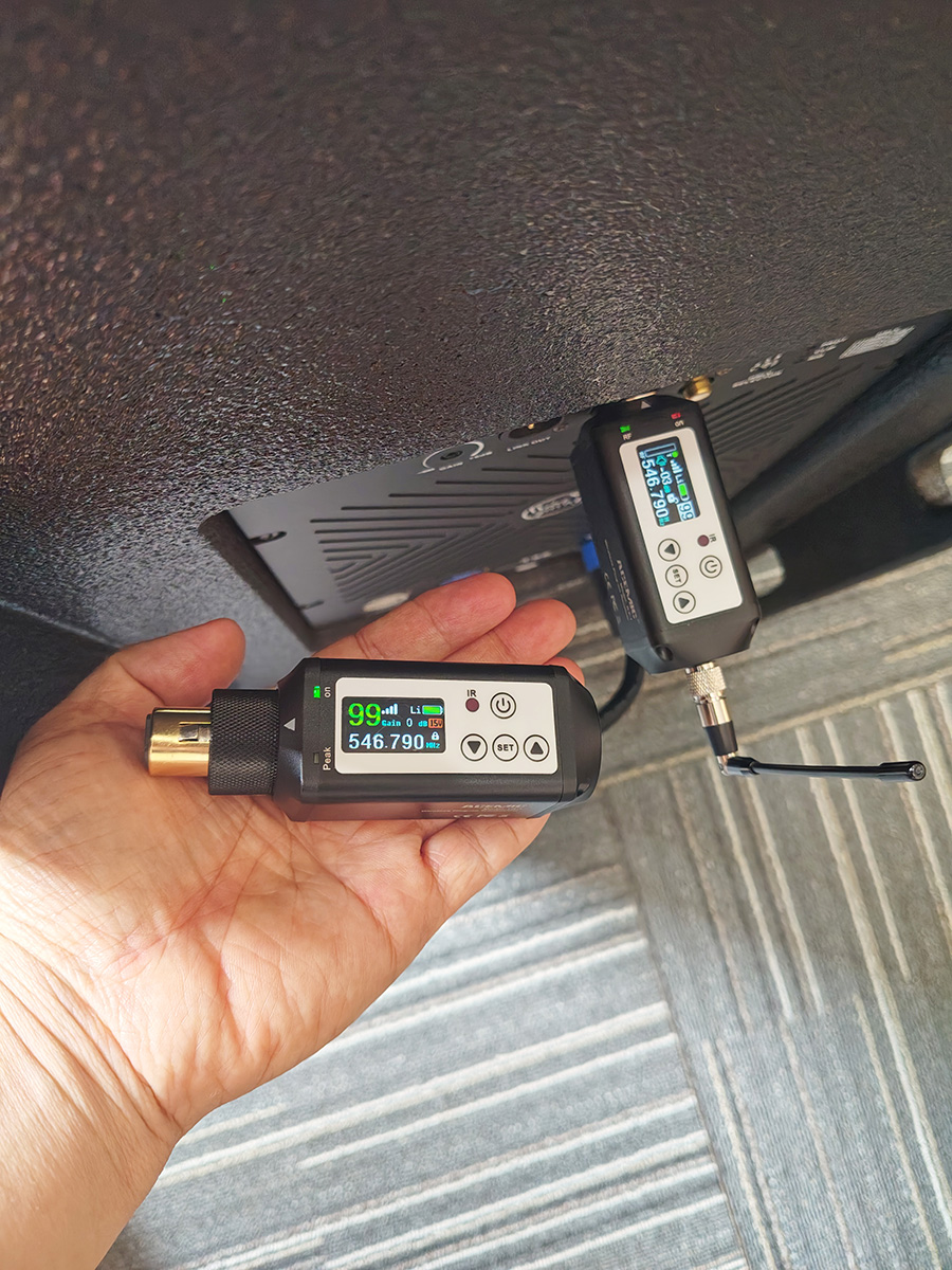 RT-1 Plug-On UHF XLR Wireless Microphone Adapter
